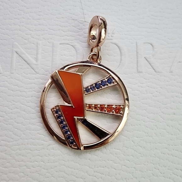 Pandora ME Light Me Up Medallion - Picture 2 of 9